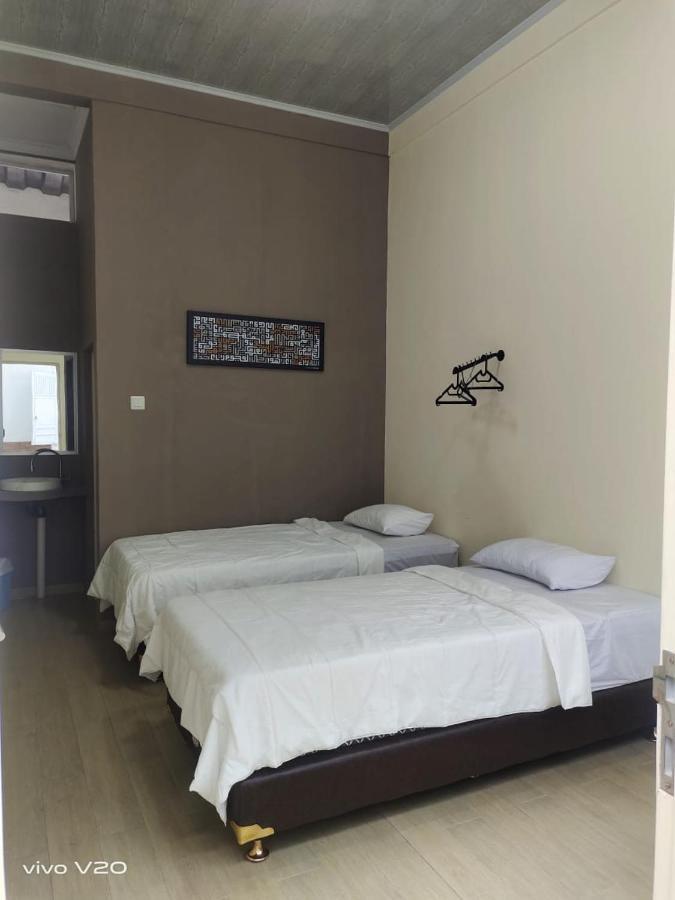 Bu Sepuh Guesthouse Sangkanurip Luaran gambar